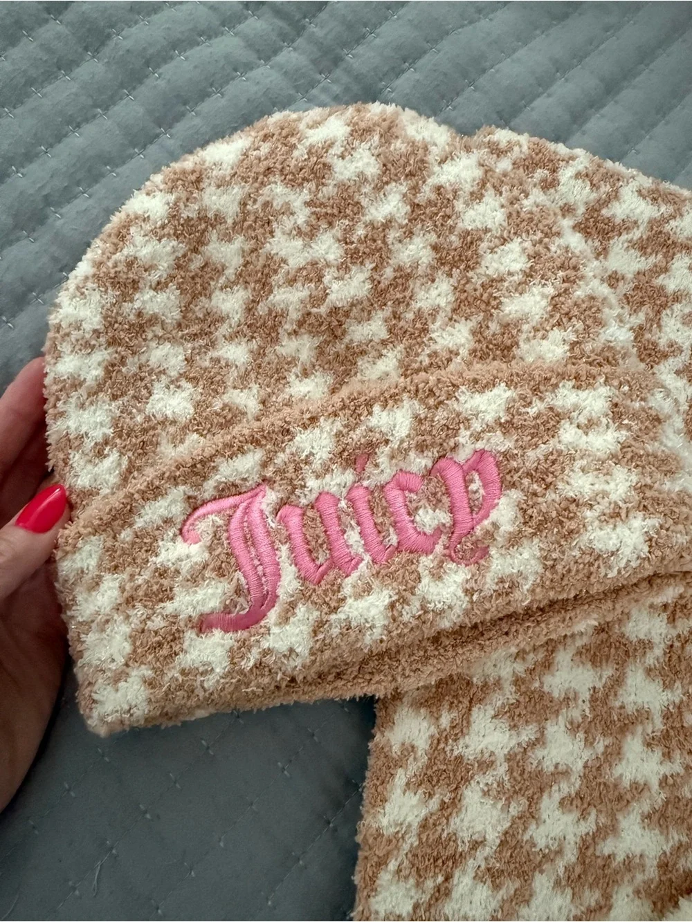 Juicy Couture Pink and Cream Houndstooth Kids Hat, Scarf & Gloves Set
